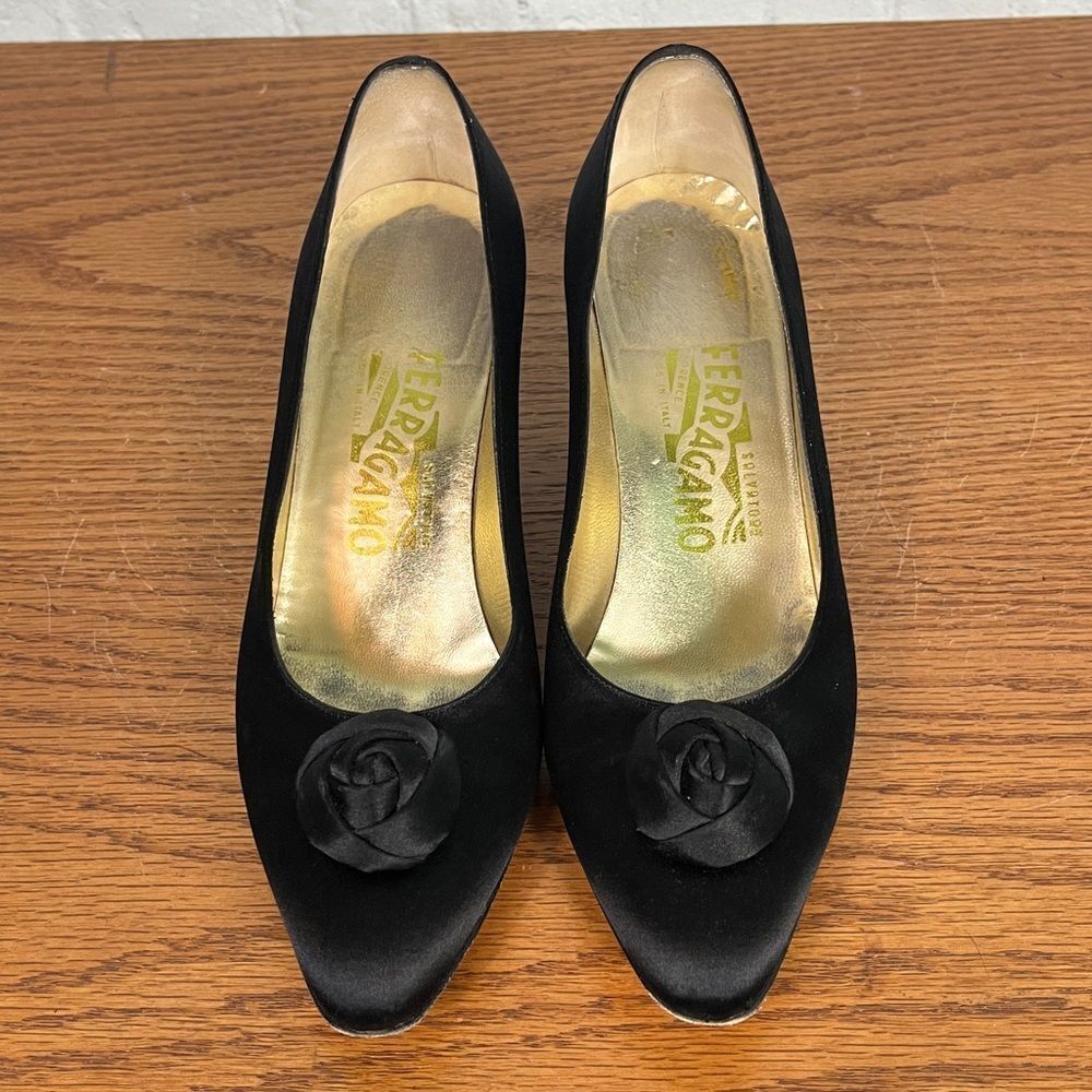 Salvatore Ferragamo black Silk & Satin with rose shoes, Size 7.5 B